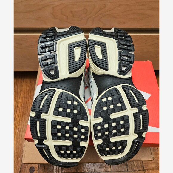 Nike V2K Run Women's Running Sneakers White Metallic Silver FD0736-100 Size 5.5 - Picture 9 of 10